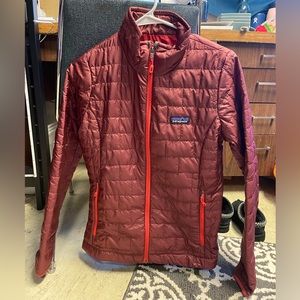 Women’s S Patagonia nano puff jacket